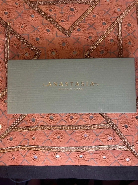 Anastasia Beverly Hills Nouveau Eyeshadow Palette - Picture 6 of 6